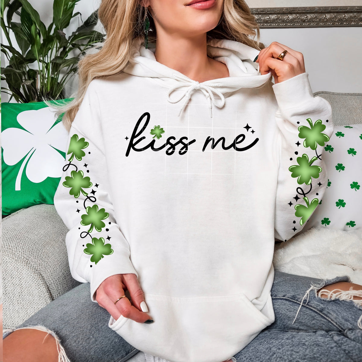 Kiss Me w/ sleeve PNG